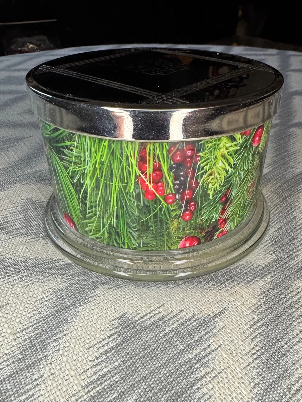NWT- HomeWorx by Slatkin + Co. 18oz Mistletoe Magic Candle